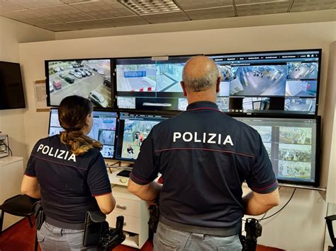 Aeroporto Catania Ruba Paia Di Occhiali Del Valore Di Euro