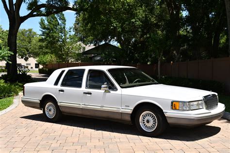 Lincoln Town Car Primo Classics International Llc