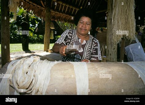 Fiji traditional clothing hi-res stock photography and images - Alamy