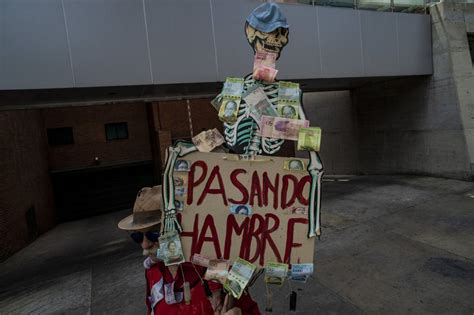 Chavistas Y Opositores Marchan En Una Ciudad A Oscuras Fotos Fotos