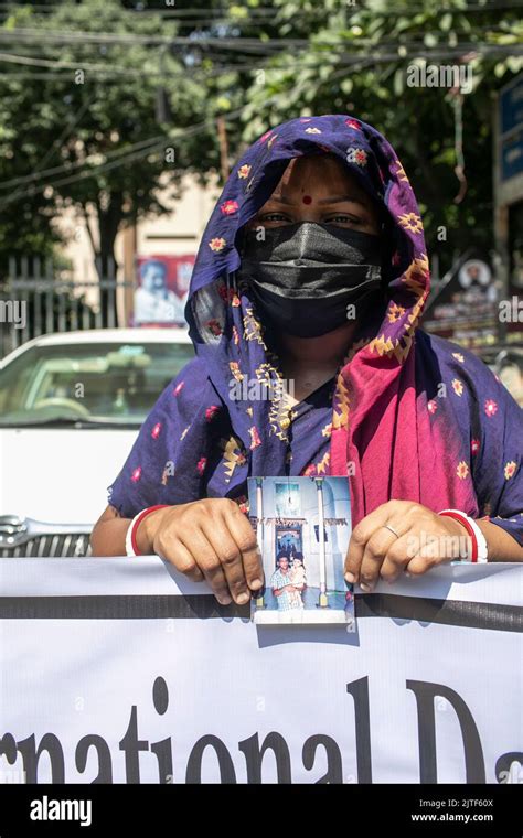 Dhaka Bangladesh 30th Aug 2022 A Woman Holds A Picture Of Her