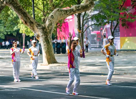 直擊｜杭州亞運會火炬啟動，106名火炬手參加首日傳遞 新浪香港