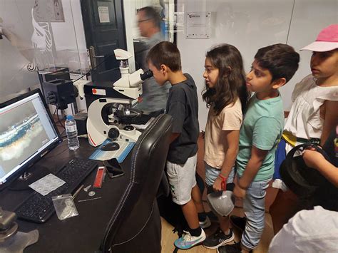 UMA MANHÃ NO LABORATÓRIO HERCULES Almada Negreiros