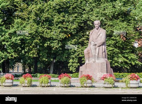 Rainis Statue Esplanade Park In Riga Latvia Stock Photo Alamy