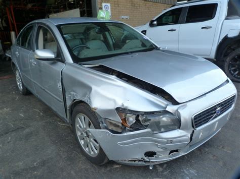 Volvo S40 2 4i Manual Silver 2005 Stripping For Spares Junk Mail