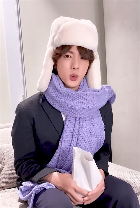 Bts Community Posts ジンくん🩷 お疲れさまです😌 11月のジンくん💌 紫💜のマフラー🧣 モコモコ可愛い姿で 会いに来て