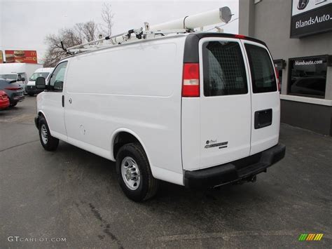 Summit White Chevrolet Express Cargo Van Photo