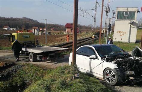 Za Dlaku Izbjegnuta Tragedija Kod Stanara Voz Udario U Skupocjenog