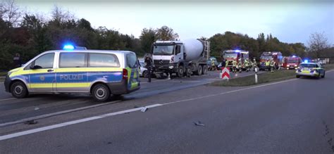 T Dlicher Unfall Audi Kracht Massiv In Gegenverkehr Mit