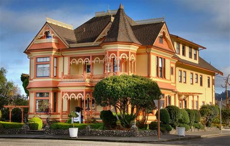 The Gingerbread Mansion Is A Victorian-Era B&B In Northern California