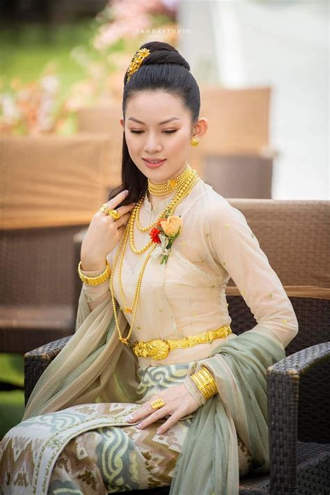 Pin By Thae Hsu On Myanmar Dress Traditional Dresses Designs Myanmar