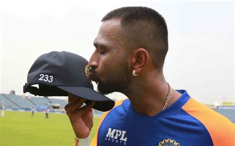 Emotional Krunal Pandya Dedicates Odi Debut To Late Father In Hindi