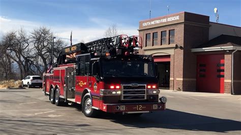 South Metro Fire Rescue Ladder And Medic Responding Youtube