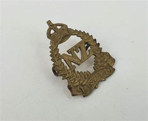 Wwii New Zealand Onward Cap Badge Trade In Military