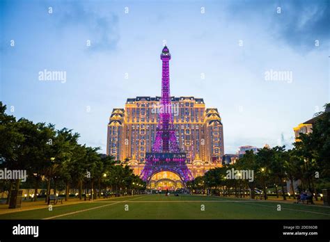 Macao Parisian Hotel At Night Stock Photo Alamy