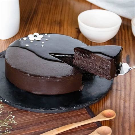 Dark Choco Creamy Cake