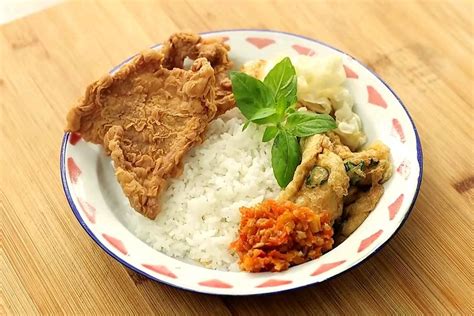 Resep Makan Malam Nasi Kulit Krispi Sambal Gledek Simple Tapi Nikmat