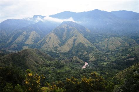 Nongkrong Cantik Di Gunung Nona Enrekang