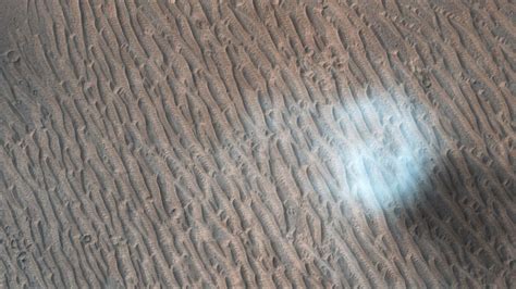 This gorgeous Mars dust devil twirled for a NASA camera - CNET