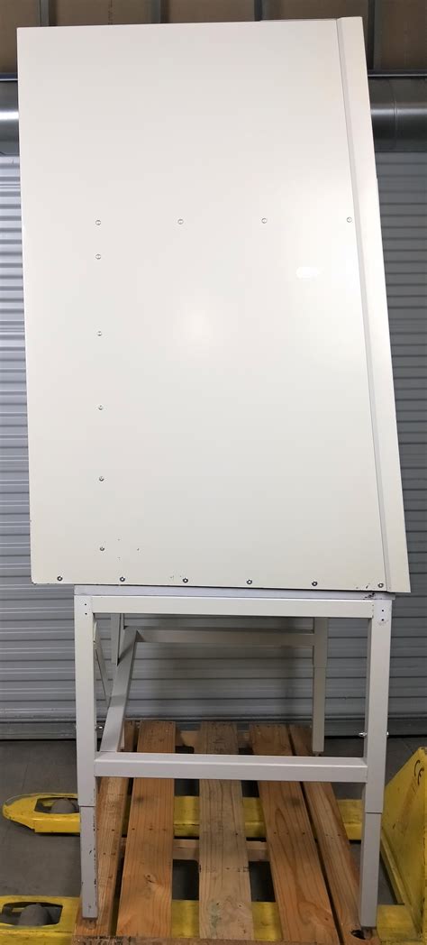 用过的Labconco Purifier 3600004 Horizontal Clean Bench Hood for Sale at