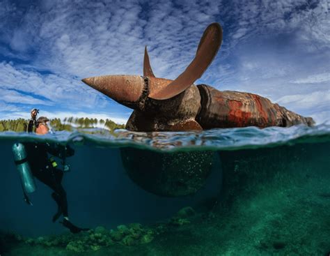 Diving on Bikini Atoll sunken nuclear fleet : submechanophobia