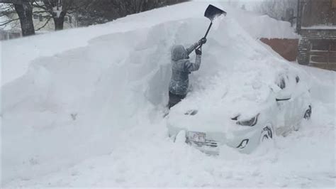 75 cm de neige des Québécois tentent de se relever de la pire tempête