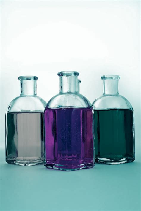 gambar warna  hidup barang pecah belah botol anggur botol
