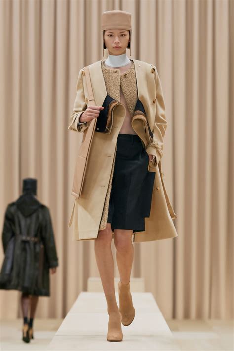 Burberry News, Collections, Fashion Shows, Fashion Week Reviews, and ...