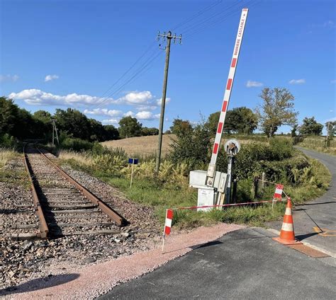 Voie Sncf Etang Autun Des Travaux Sur Les Passages Niveau De Laizy