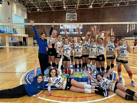 Mini volei CSM Constanța a câștigat două dintre cele trei meciuri