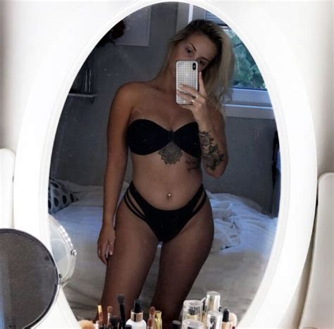 Hot Sexy Isabelle Eriksen Bikini Pics