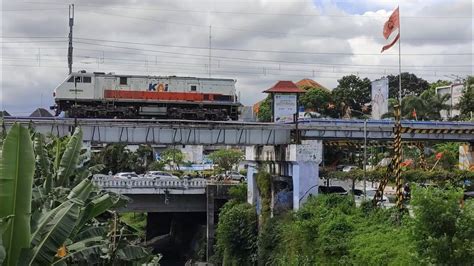 Lalu Lalang Kereta Api Di Jembatan Kewek Yogyakarta Youtube