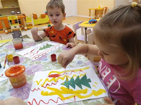 Рисование "Елочка красавица" во второй младшей группе