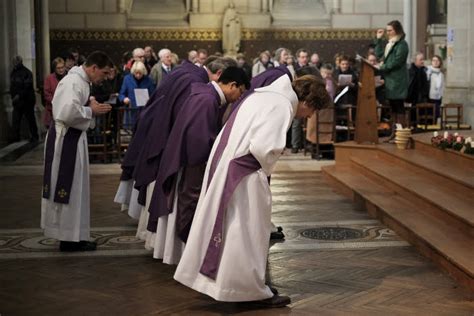 Le Violet Et Ses Nuances Dans La Liturgie Liturgie Sacrements