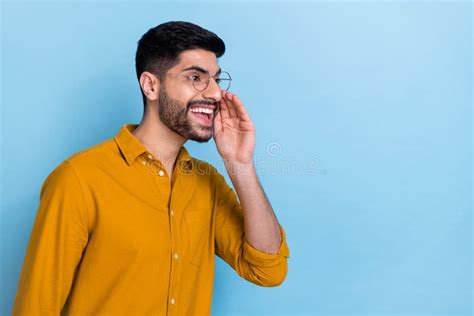 Photo Of Funny Young Handsome Man Dressed Yellow Shirt Shouting Open Mouth Palm Near Cheek Call