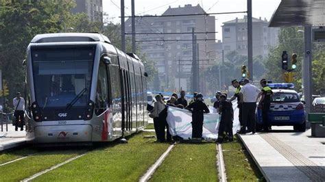 Fallece Una Mujer Tras Ser Atropellada Por El Tranv A