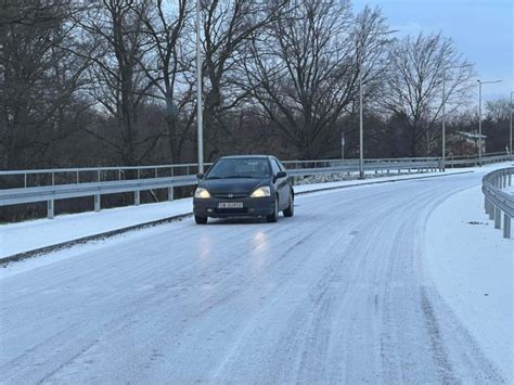 Fatalne Warunki Na Drogach Auta Blokuj Jezdni Na A Wypadki