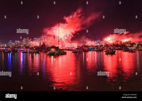 Fireworks sydney harbour panoramic hi-res stock photography and images ...