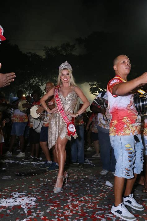 Thalita Zampirolli Coroada Rainha De Bateria Da Unidos De Padre