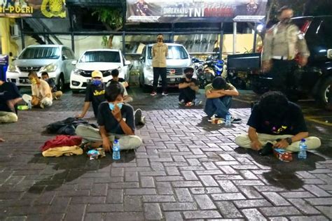 Foto Polisi Tangkap 27 Pelajar Di Jakbar Yang Hendak Ikut Demo