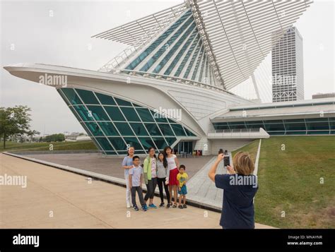 Milwaukee Art Museum In Wisconsin Stock Photo Alamy