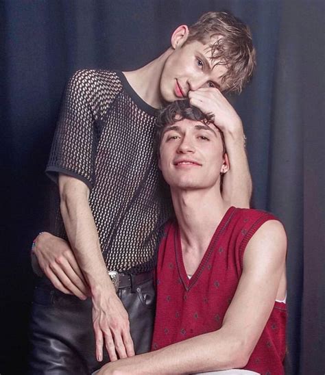 Troye Sivan And Jacob Bixenman ポーズ 写真 トロイ ポーズ