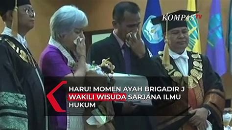 Haru Momen Ayah Brigadir J Menangis Wakili Wisuda Yosua Jadi Sarjana