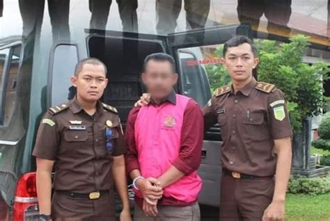 Diduga Terlibat Korupsi Apbdes Kejari Inhu Tahan Kades Tanjung Sari