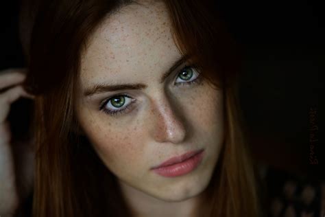 2048x1367 Women Green Eyes Freckles Redhead Looking At Viewer