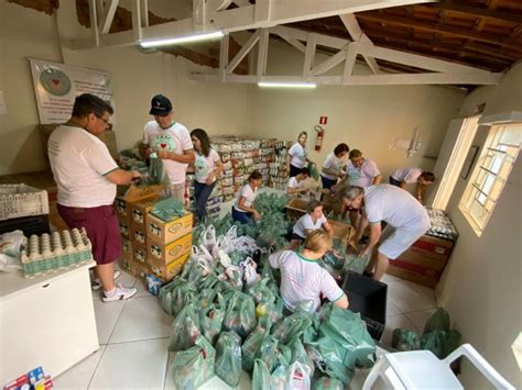 Centro Espírita Amor e Caridade arrecada alimentos para distribuir