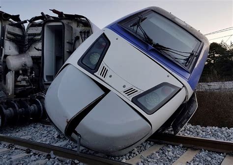 Kereta Cepat Ktx Terguling 14 Orang Terluka Railway Enthusiast Digest