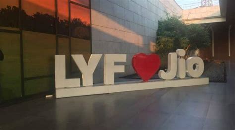 Reliance Jio Lyf 4g Volte Feature Phone Images Specifications