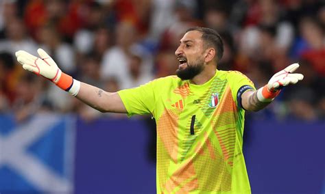 Donnarumma La Mental Coach La Morte Di Raiola E La Sfida Al Milan