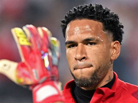 El arquero de Perú no se arrepiente y explicó por qué tiró el celular